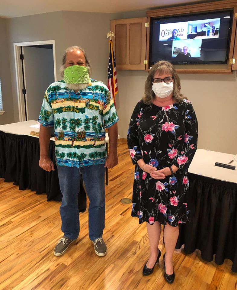 Mayor Kathy Stark and Vice Mayor Mike Satterfield swearing in